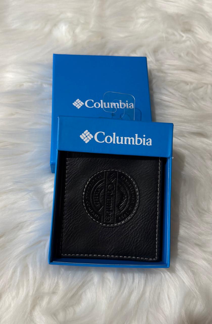 Cartera Columbia negra con emblema grabado
